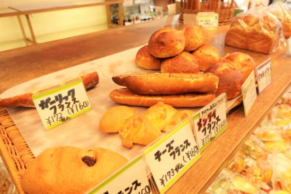 岩倉市　パン　ブーランジェリー　ベーカリー　ステファンペペ　食パン　菓子パン