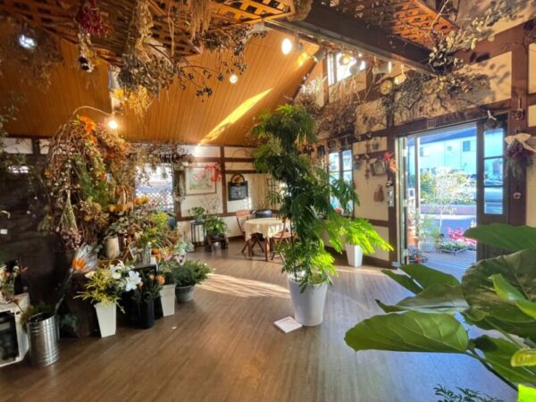 岩倉市　花小径　寄せ植え　フラワーアレンジメント　ガーデニング　フラワーアレンジ　アートフラワー　カフェ
