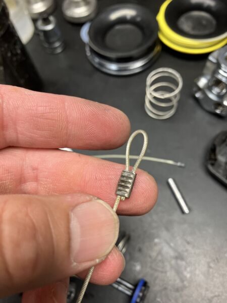 肩口バルブ作動用ワイヤー