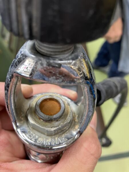 アクアラングレギュレーター 錆び入り