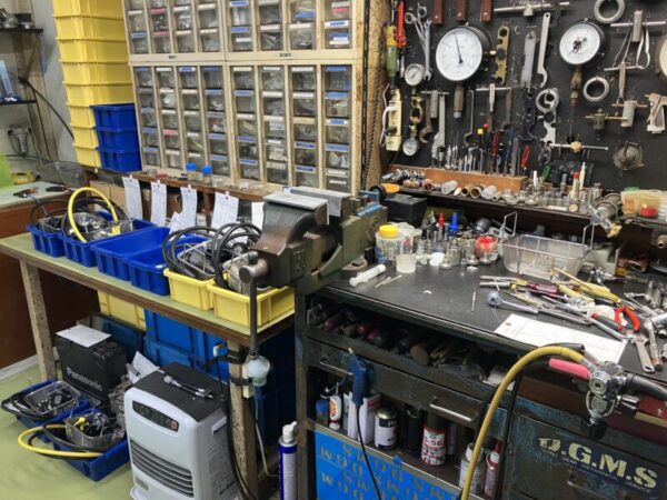 レギュレーター作業風景