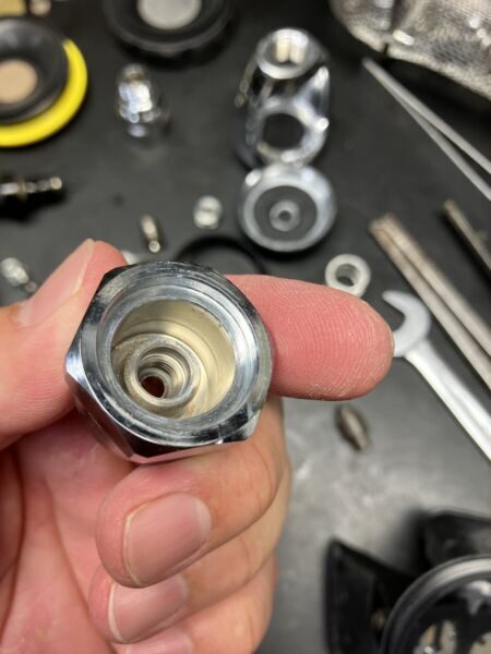 錆びをきれいに落としたレギュレーター