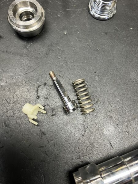 錆びをきれいに落としたレギュレーター